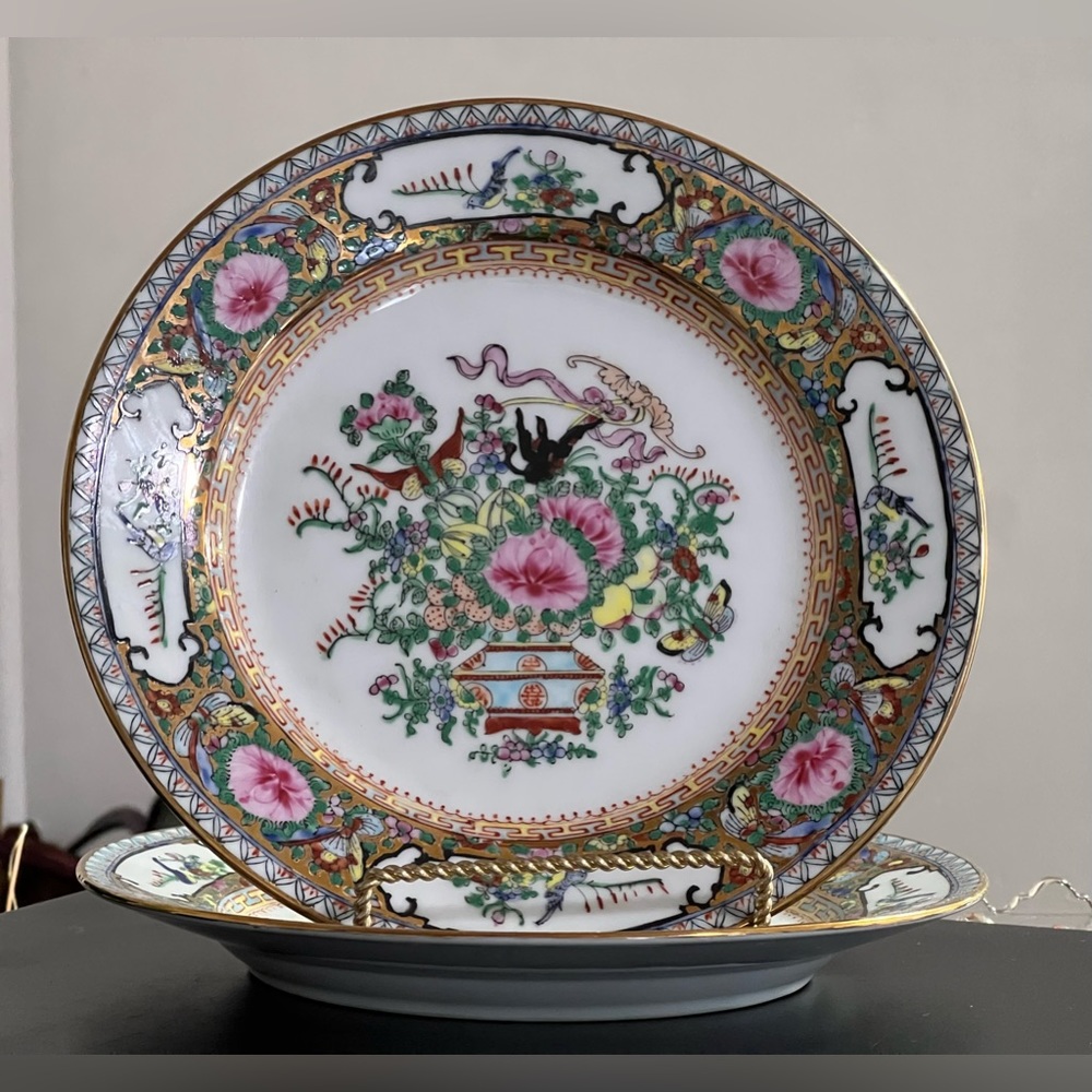 Vintage  Hand painted Chinese Export Famille  Rose  Medallion  8”  Plates